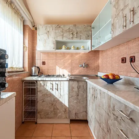 Cozy In With Kitchen Apartment *